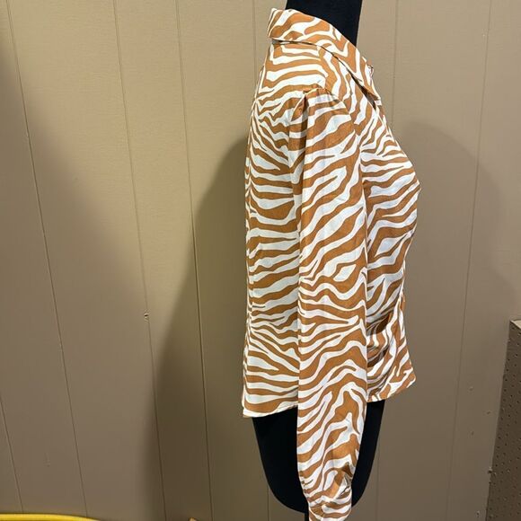 Sanctuary caramel/white tiger stripe ruched button down shirt. NWT. Size small - Picture 3 of 7